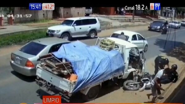 ¡Alto Ahí! Policías iban de contramano y causaron accidente | Noticias Paraguay