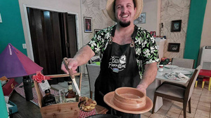 Crónica / Cheff de TV festejó su cumple con guiso de fideo