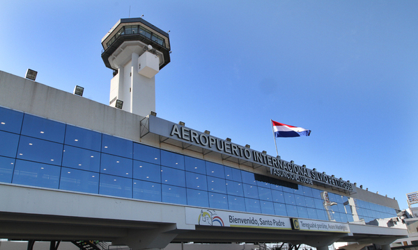 Imposibilitan a nueve extranjeros el ingreso a Paraguay por no estar vacunados - OviedoPress