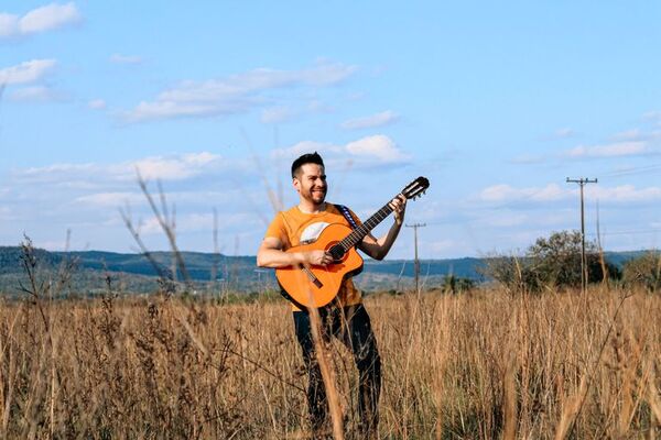 Cantante paraguayo José Miguel lanza su nuevo sencillo “Besos de miel” - Música - ABC Color
