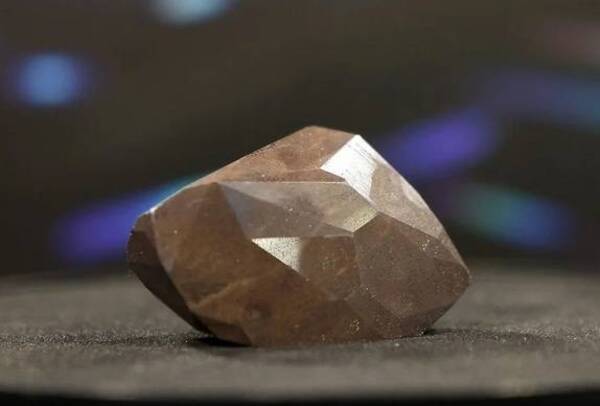 Crónica / ¡Ndesapature! Subastarán diamante que un obrero podría comprar en 1.300 años