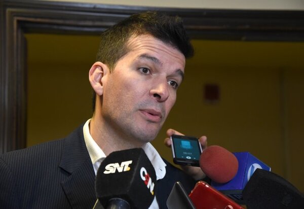 Acusaciones de Giuzzio contra Cartes es por cuestiones políticas, dice senador - ADN Digital