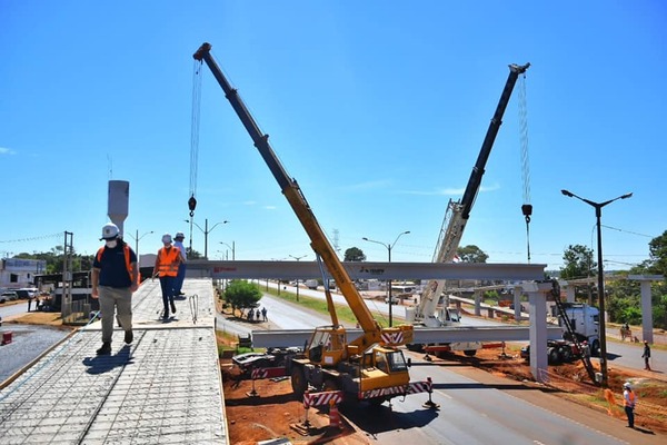 Inician montaje de vigas prefabricadas en pasarela peatonal de CDE - ADN Digital