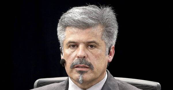 La Nación / Arnaldo contra la pared