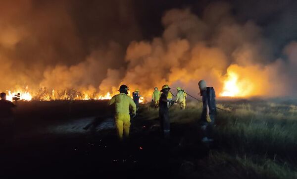 Incendio de grandes proporciones en barrio cerrado de Luque - Nacionales - ABC Color