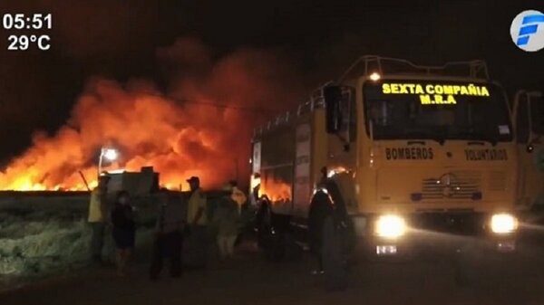 Incendios llegan a barrio cerrado de Luque | Noticias Paraguay