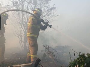 Mtess insta a los empleadores a otorgar permiso a sus trabajadores bomberos