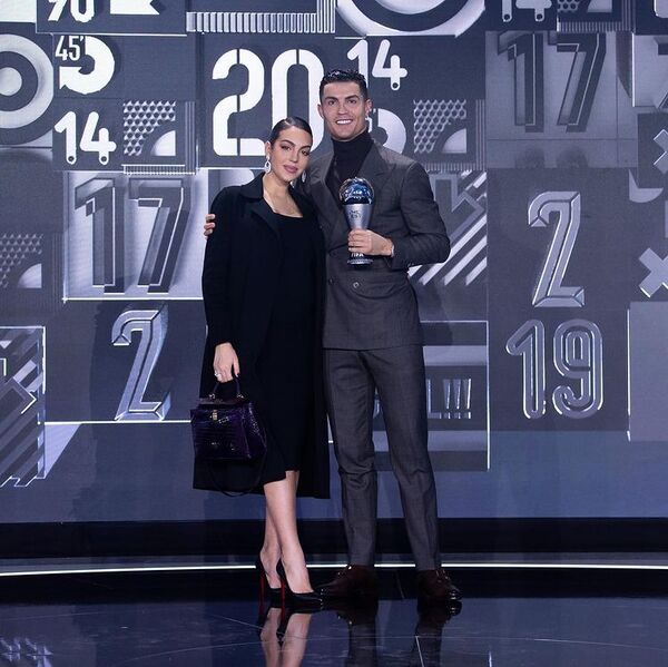 Con un look “total black” Georgina Rodríguez acompañó a Cristiano Ronaldo a la gala de los premios The Best - Gente - ABC Color
