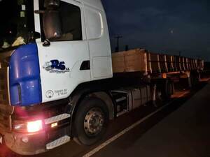 Motociclista fallece tras chocar contra camión Scania - La Clave