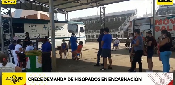 Amanecen en sambódromo para hacerse el test de Covid-19