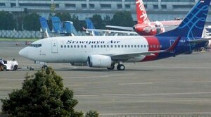 Indonesia confirma que avión cayó al mar con 62 pasajeros a bordo