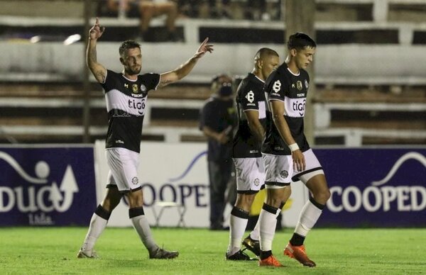 Olimpia remonta ante Guaireña y vuelve a la cima del Apertura