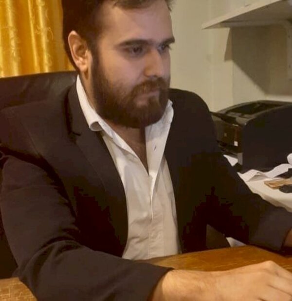 Presidente admitió que recibe un salario por “labores administrativas” en la entidad.