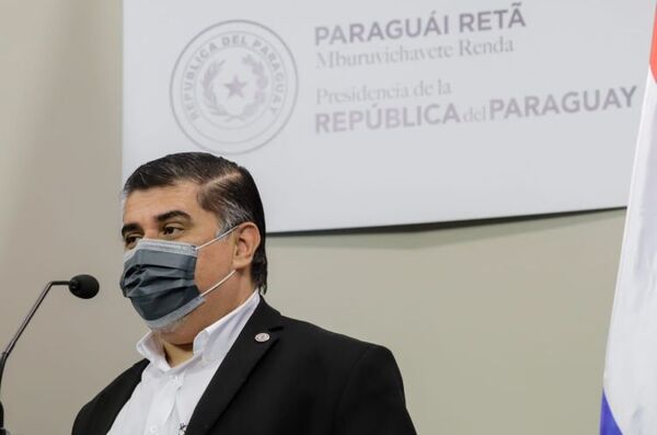 Ministro de Salud pide a la población «no minimizar» efectos de Omicron
