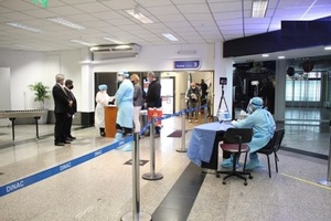 Expulsan a extranjeros por carecer de esquema completo de vacunación y tener vencida la radicación precaria