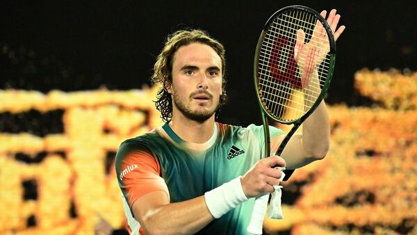 Stefanos Tsitsipas disipa dudas sobre su hombro