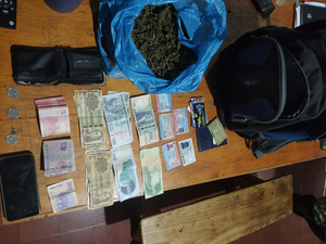 Linces atrapan a presunto delivery de drogas y recuperan moto hurtada