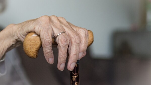 Rescatan a una anciana de 88 años encerrada por su hijo en un depósito en Alto Paraná