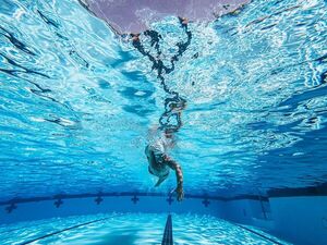 Ejercicios para realizar en una piscina y sus beneficiosos