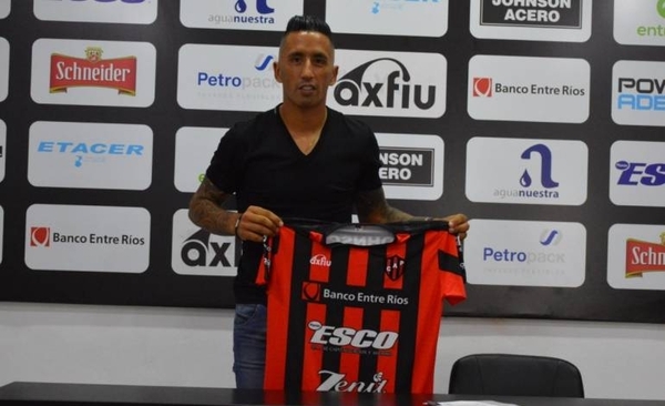 Lucas Barrios jugará en Patronato