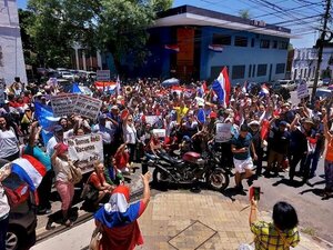 JORGE BRÍTEZ ENCABEZA MANIFESTACION
