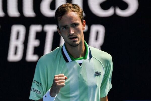 Medvedev inicia con fácil victoria el Abierto de Australia