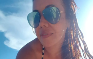 Diario HOY |  Sin salario fijo y vendiendo vaqueros, Norath se relaja en las playas de Río de Janeiro