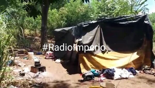 Vecinos denuncian que niños viven en inhumanas condiciones en una precaria vivienda