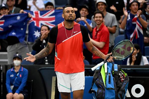 Crónica / Australian Open: Tenista tomó cerveza en pleno partido