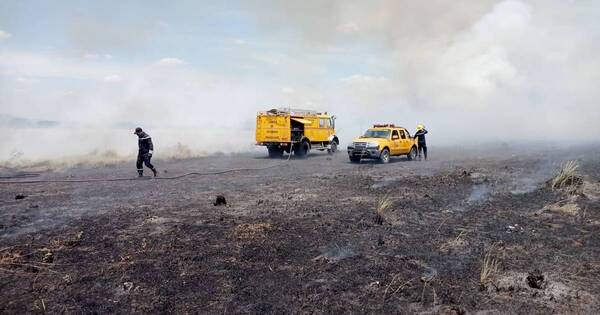 La Nación / Bomberos y SEN lograron aplacar los grandes incendios registrados ayer, pero siguen en alerta