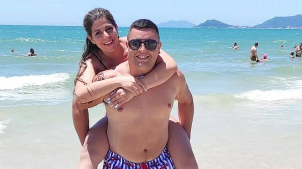 Crónica / Cumbiero, feliz con la ex de su "hermanex"