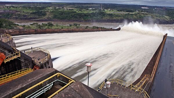 Pese a cortes de luz, Itaipú dice atender alta demanda de la ANDE