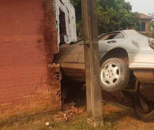 Crónica / Enfermera falleció tras volcar su auto