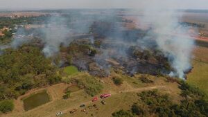 Fuego reinicia en varios sectores del país y bomberos ya no dan abasto - Nacionales - ABC Color