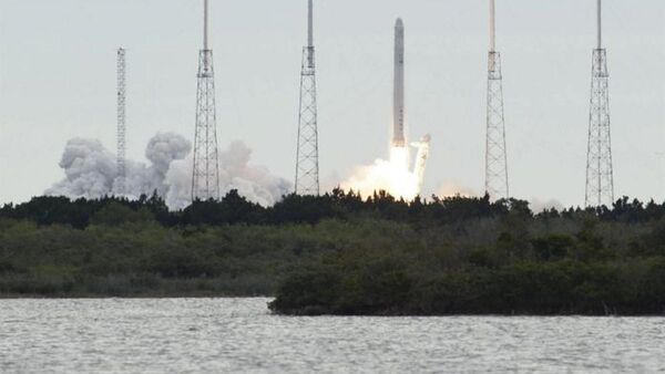 SpaceX lanza al espacio otro grupo de 49 satélites Starlink