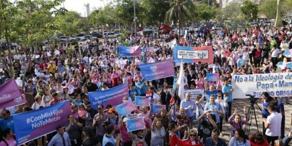 Padres exigen cambios en Transformación Educativa del MEC por prestarse como ventana para la ideología de género