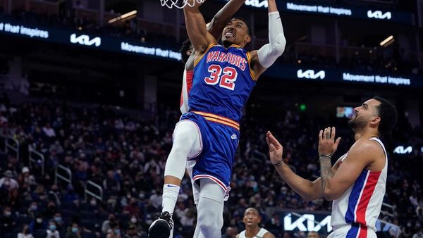 Los Warriors trituran a los Pistons