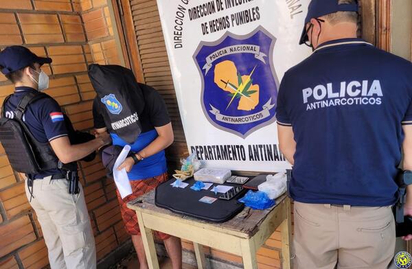 Detienen a microtraficante con más de 1 kilo de crac y tocos de cocaína •