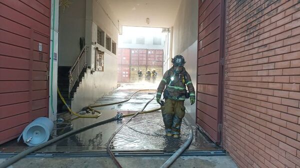 Incendio de L’uomo: hay peligro de derrumbe  - Nacionales - ABC Color