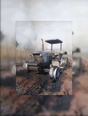 Trató de salvar su producción y se incendió su tractor