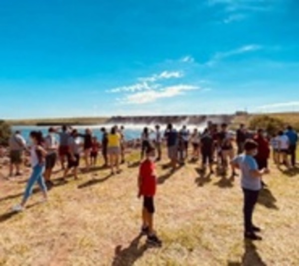 1.800 turistas ya pasaron por puntos turísticos de la EBY este enero  - Paraguay.com