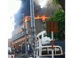 Incendio en fábrica textil de barrio San Vicente