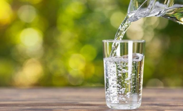 Diario HOY | Lo que hace al cuerpo tomar ocho vasos de agua al día