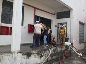 Bomberos logran controlar incendio en fábrica textil | OnLivePy