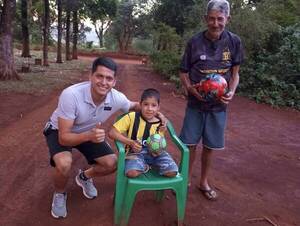 Crónica / "Dale Marcelito", recibió visita sorpresa de un DT
