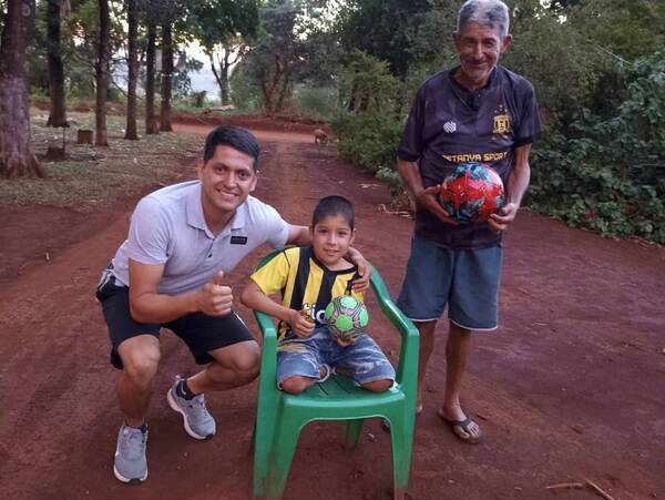 Crónica / "Dale Marcelito", recibió visita sorpresa de un DT