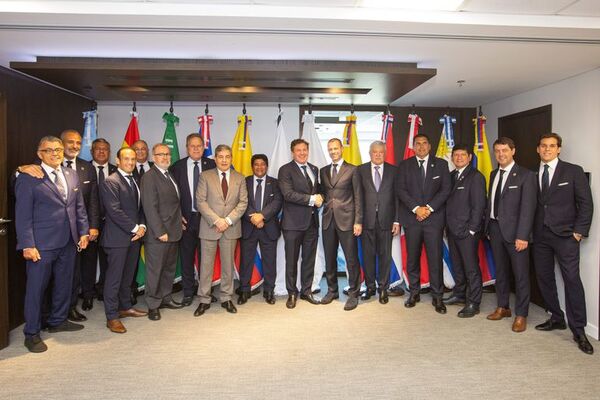 Ceferin vista a Domínguez para fortalecer “la alianza” entre UEFA y Conmebol - Fútbol Internacional - ABC Color