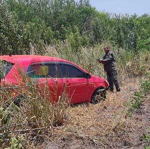 Abandonan vehículo robado y utilizado para asaltar a repartidores en San Pedro del Paraná
