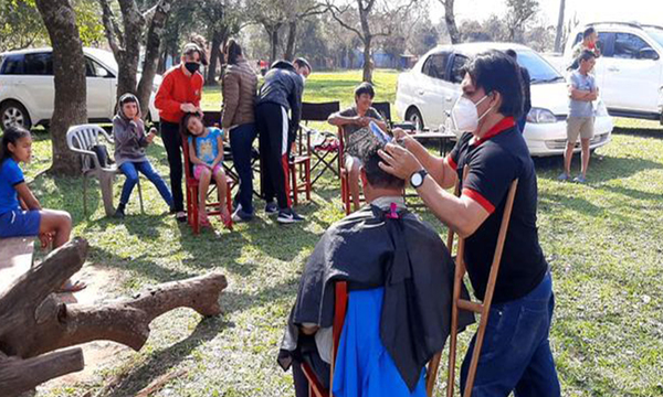 La historia del peluquero sin pierna que ya tiene su propio instituto - OviedoPress