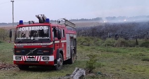 Bomberos de San José de los Arroyos con arduo trabajo para sofocar focos de incendios - Noticiero Paraguay